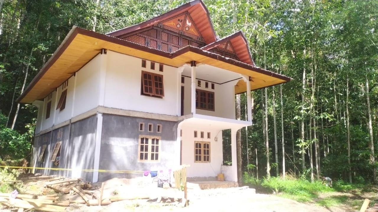 Sugi House Toraja - Villa Penginapan Sewa Harian Rantepao Bagian luar foto